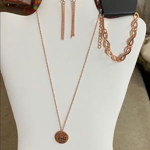 Necklace and bracelet set